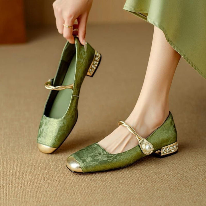 Lyra Solace Classic Pumps by Perlamila