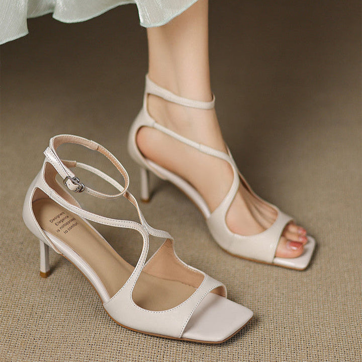 Gigi Charm Elegant Pumps by Perlamila