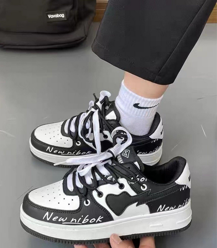 Sloane Lyric Everyday Sneakers – Black