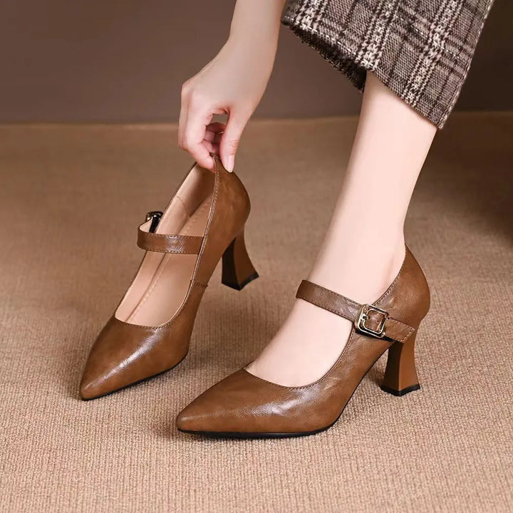 Poppy Vesper Elegant Pumps by Perlamila